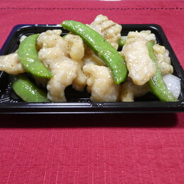 スナップエンドウと宮崎県産鶏の塩炒め